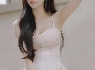 一起来欣赏绞肉姬的灰丝写真图包，优雅之中尽显独特个性.txt