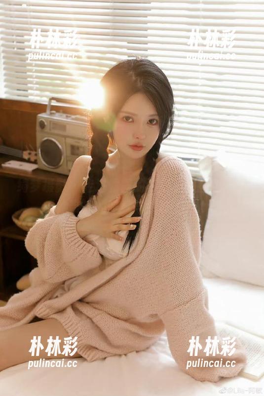 绮梦摄影 - 走进露露的可爱私房图包，感受她带来的暖意与感染力！.txt