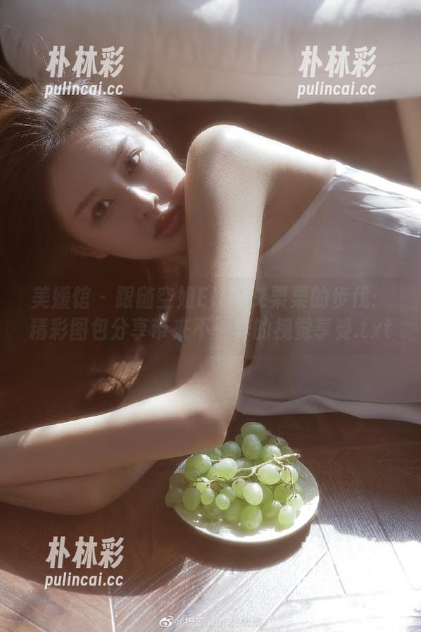 美媛馆 - 跟随空姐Ellie艾栗栗的步伐：精彩图包分享带来不一样的视觉享受.txt