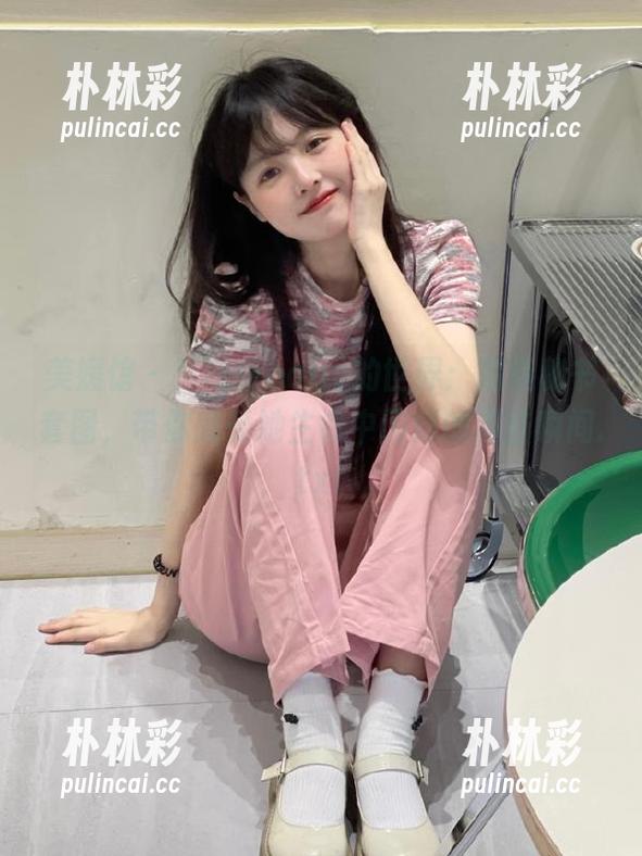美媛馆 - 沫晓伊baby的世界：精选秘书套图，带你感受她生命中闪烁的那些瞬间.txt
