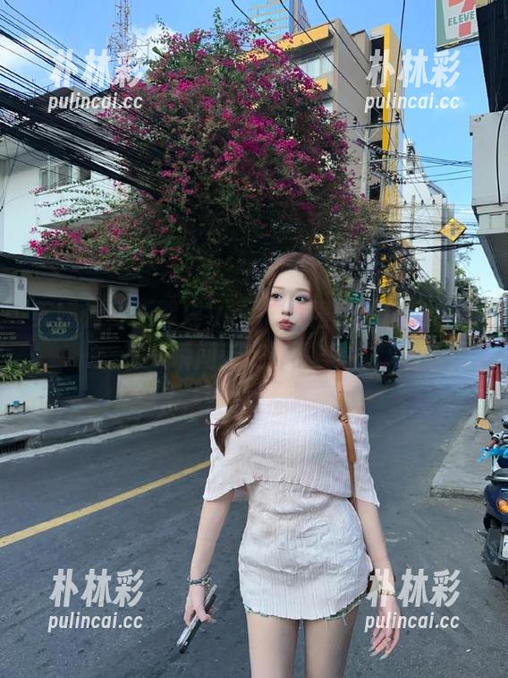 美媛馆 - 王馨瑶yanni红裙系列作品合集：每一瞬间都定格了美丽.txt
