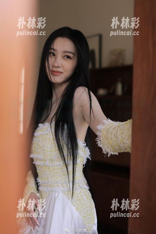 微密圈 - 美邵女Baby兔女郎学姐肉丝最新写真集震撼发布，捕捉青春活力的每一瞬间.txt