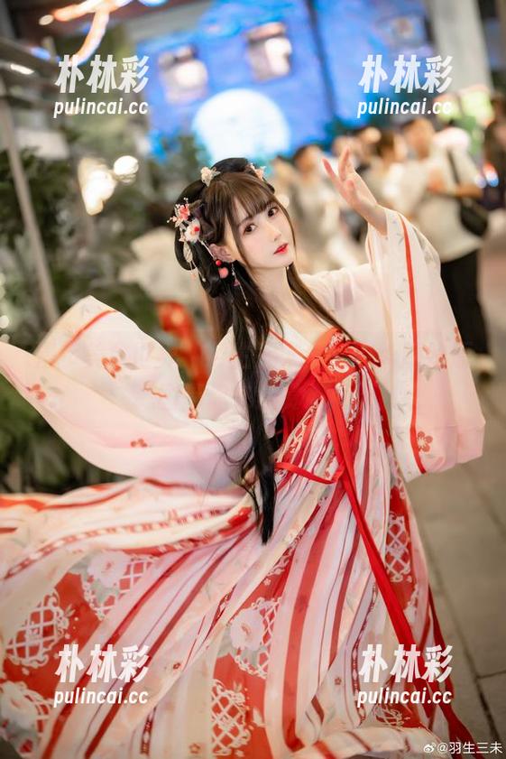 漫步美食世界，羽生三未全套中华厨娘原图等你来欣赏.txt