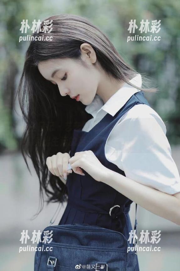 舞蹈生日记 - 艺艺的私拍美图来袭，制服秀出生活的另一种态度！.txt