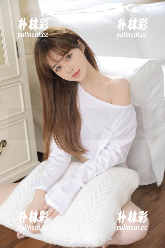 花漾show - 在图库中邂逅黄乐然，感受女王般的写真风采与艺术气息.txt