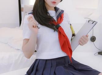 拥抱夏天，荒井喵喵泳衣写真精彩呈现，绝美图片满足你的视觉欲望.txt