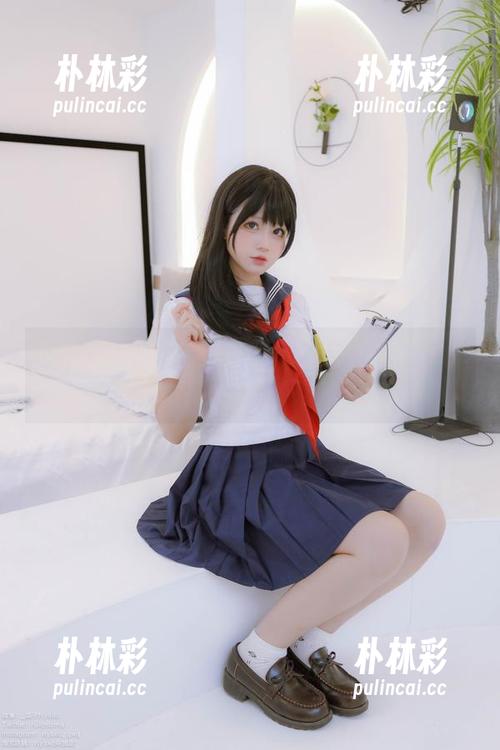 拥抱夏天，荒井喵喵泳衣写真精彩呈现，绝美图片满足你的视觉欲望.txt