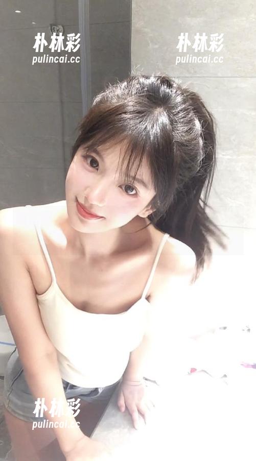 微密圈 - 撩人的运动白袜，通过葛征的镜头美图套图解锁时尚新风潮.txt
