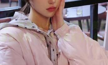 蜜桃社 – 咕噜Sweet学姐的精美写真集：高清捕捉每个瞬间的柔美与自信！.txt