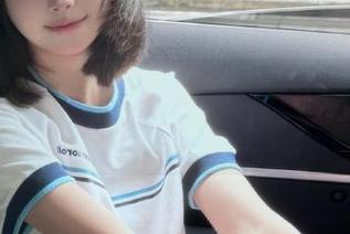 蜜桃社 – 小魔女lily全新写真更新，白色套图展现优雅与纯真之美！.txt