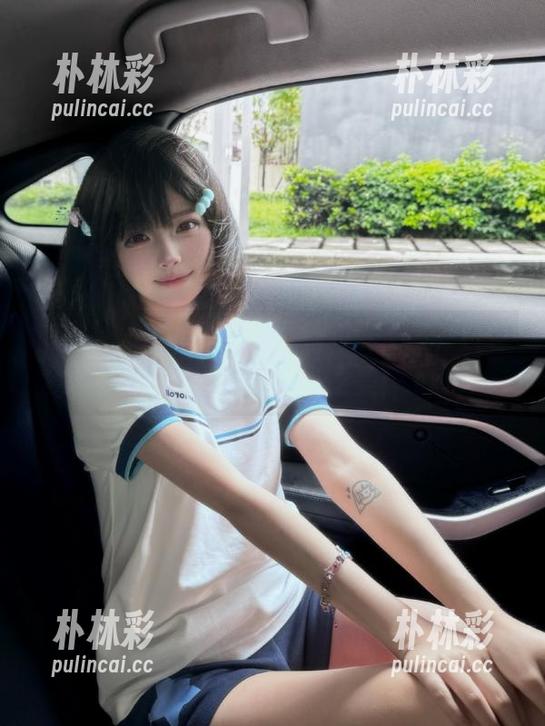 蜜桃社 - 小魔女lily全新写真更新，白色套图展现优雅与纯真之美！.txt