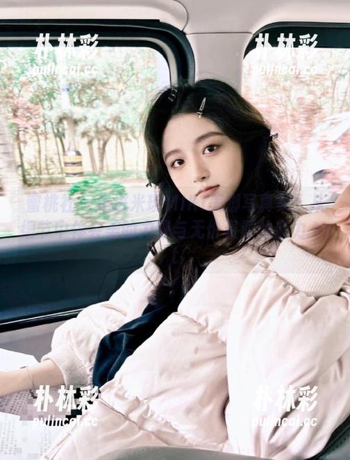 蜜桃社 - 走进米琪MIKI美脚写真集：从细节中体会美的力量与无价资源的魅力.txt