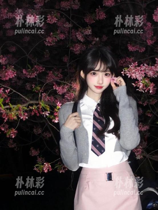 见新摄影图库特别呈现：多样瑜伽服的优雅写真风格.txt