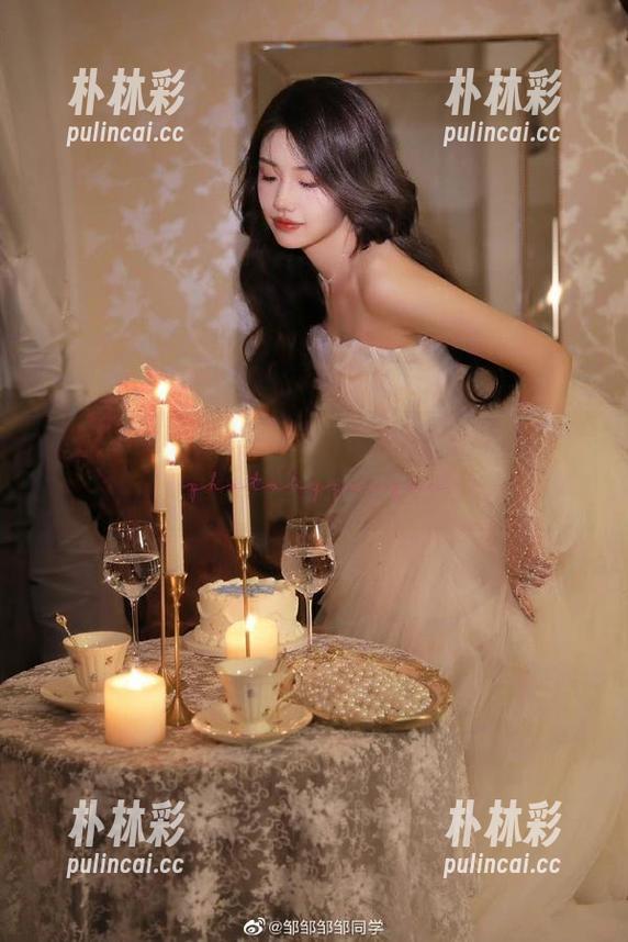 觅芙少女 - 惊艳免费下载！花花网袜写真，春季时尚潮流的完美选择！.txt