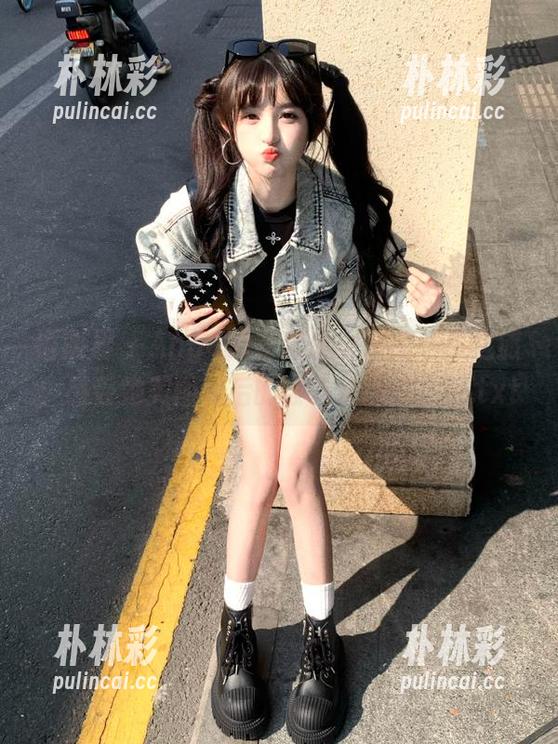 语画界 - Angela喜欢猫女孩的写真之旅：感受她美图背后的故事与创作灵感.txt