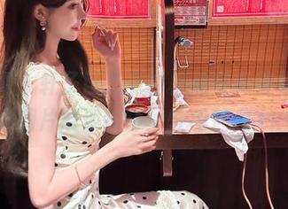 微密圈 – 轩子巨二兔的棉袜写真特辑，精彩图片展现独特个性和魅力.txt