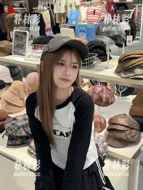 微密圈 - 软妹小九九的高清美图揭秘：你绝对想不到的油亮肉丝与白棉袜搭配！.txt