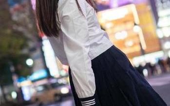 于轻兰映画领略黑系女仆的风采，探索充满创意的写真图库.txt