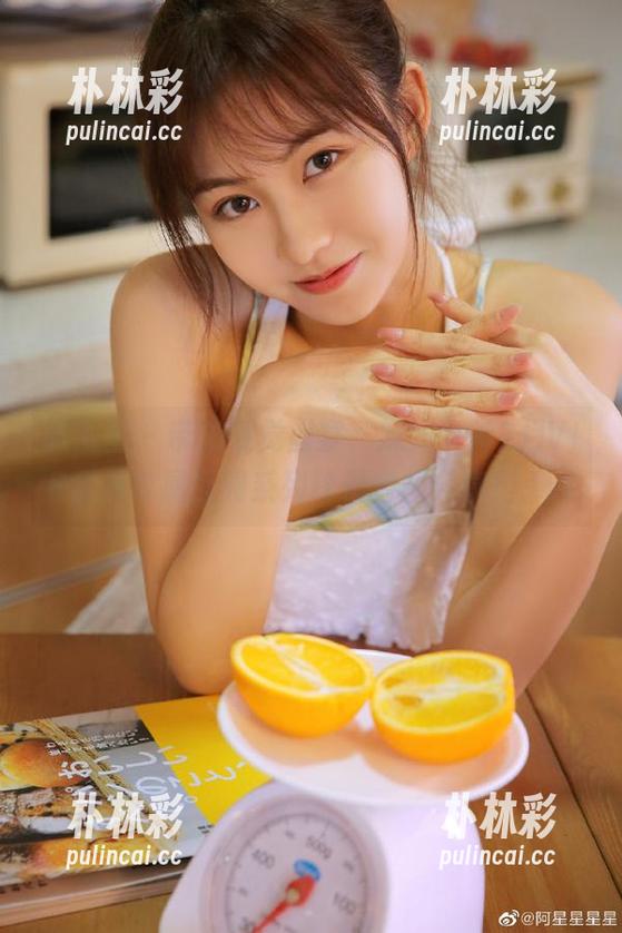 微密圈 - 带来视觉盛宴，辣妈女神2月VIP会员专属订阅系列珍贵套图分享！.txt