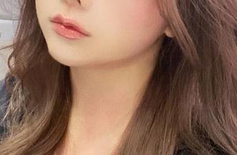 阿寨寨的毛衣写真美图之旅，完美壁纸灵感等你来拿.txt