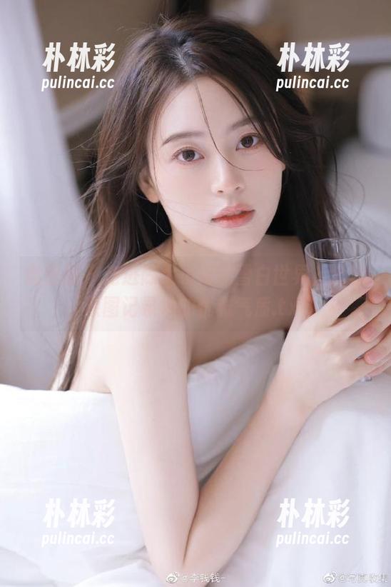 微密圈 - 走进陈大小姐的雪白世界，全套原图记录她的优雅气质.txt