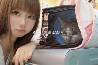 翻页雪琪SAMA的图库，与霞之丘诗羽的写真一起开启欢笑之旅！.txt