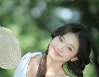 青丘女神 – 在文曦的粉色世界里漫游：全新写真集，免费下载带你走进梦幻时光.txt