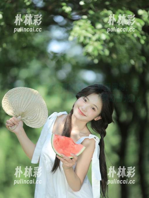 青丘女神 - 在文曦的粉色世界里漫游：全新写真集，免费下载带你走进梦幻时光.txt