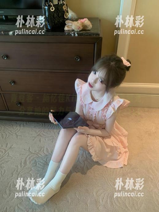 青豆客 - 施忆佳Kitty酱长腿图集曝光，分享她的魅力与身姿，别错过！.txt