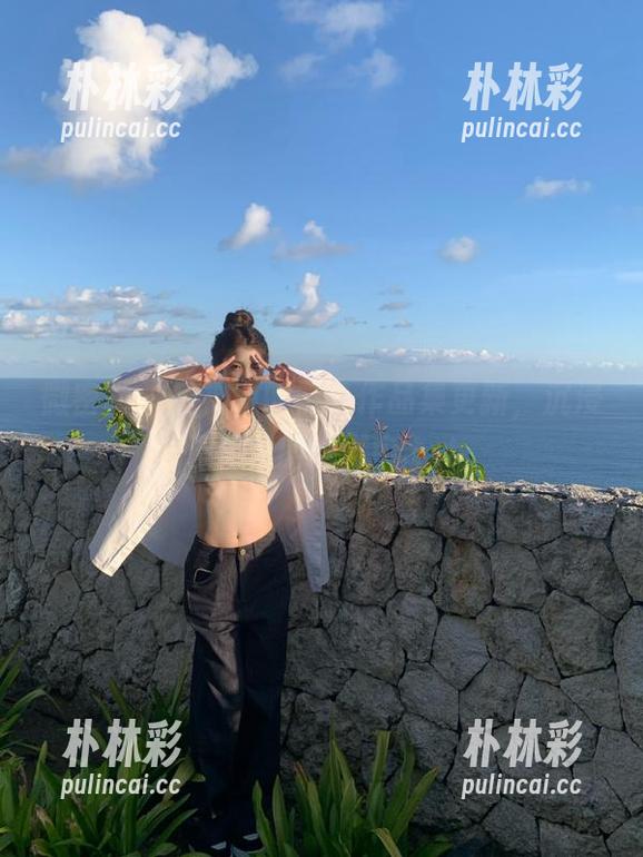 微密圈 - 鱼神鱼的黑色作品集更新，沉浸于艺术的海洋中.txt